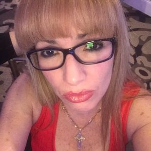 Meet your Posher, Iris